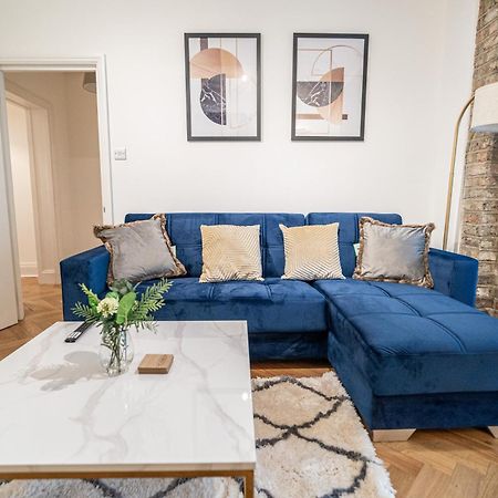 Appartamento One-Bed Flat Angel, Islington Londra Esterno foto