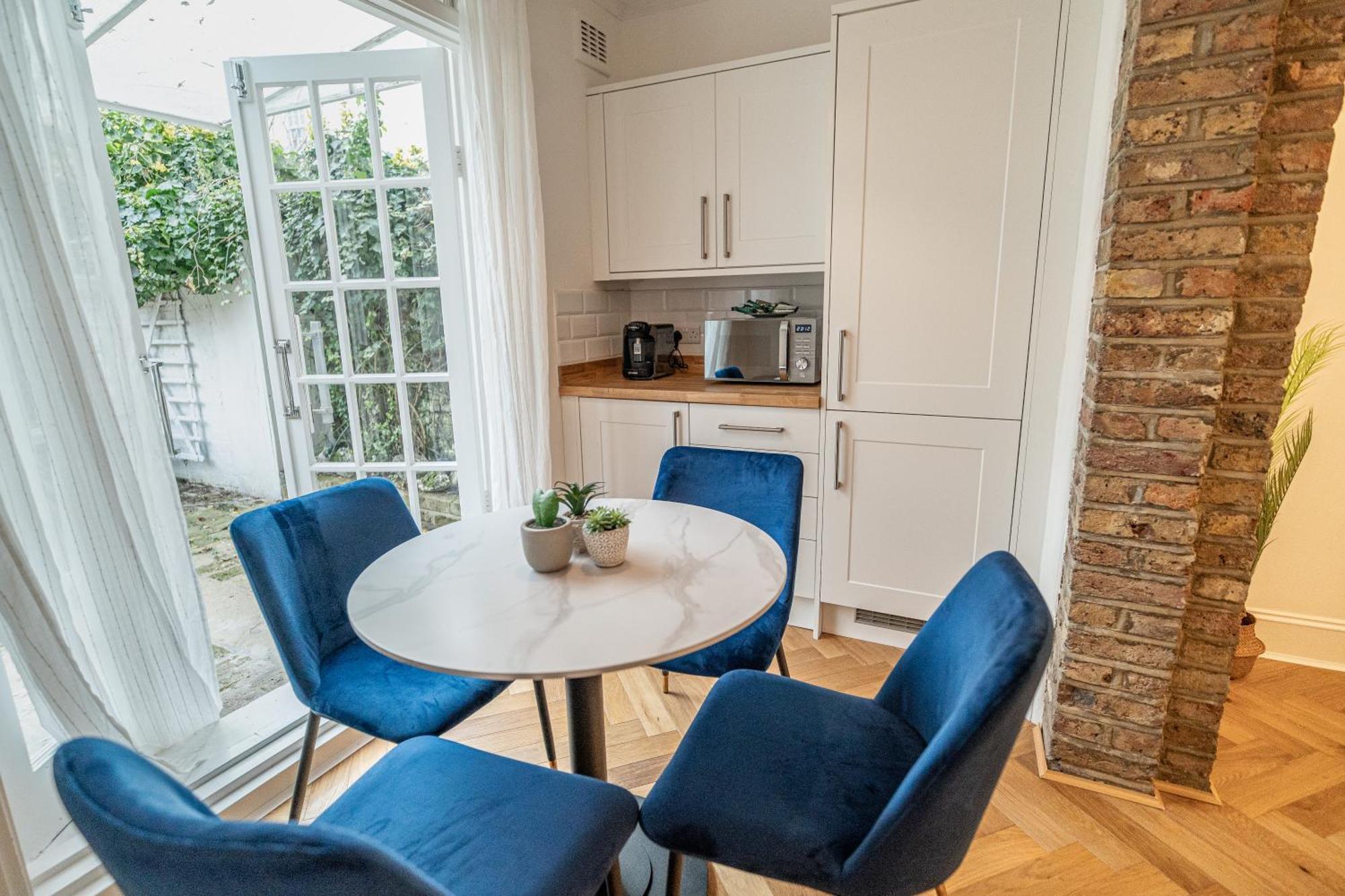 Appartamento One-Bed Flat Angel, Islington Londra Esterno foto